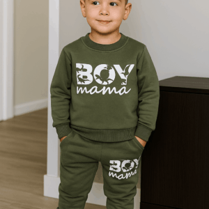 Αγόρι με παιδικές φόρμες και σταμπα Boy mama